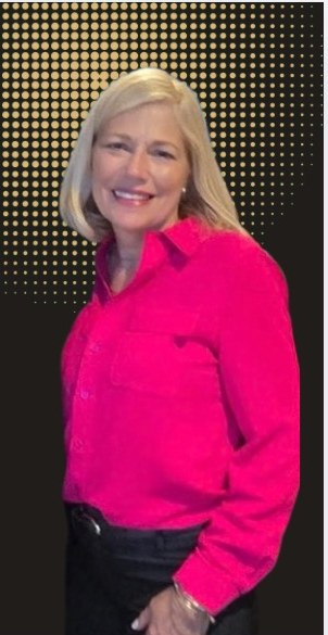 Raquel Moore, senior mortgage advisor, smiling in a bright pink shirt against a charcoal panel with a soft gold halftone pattern